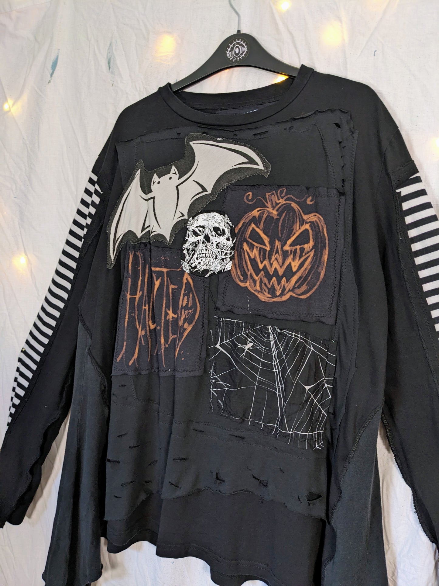 HAUNTED top XL