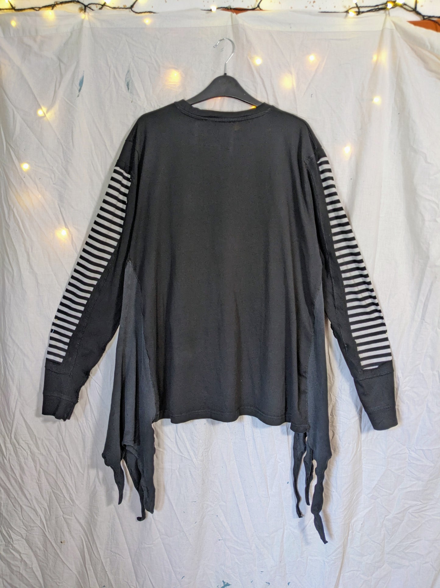 HAUNTED top XL