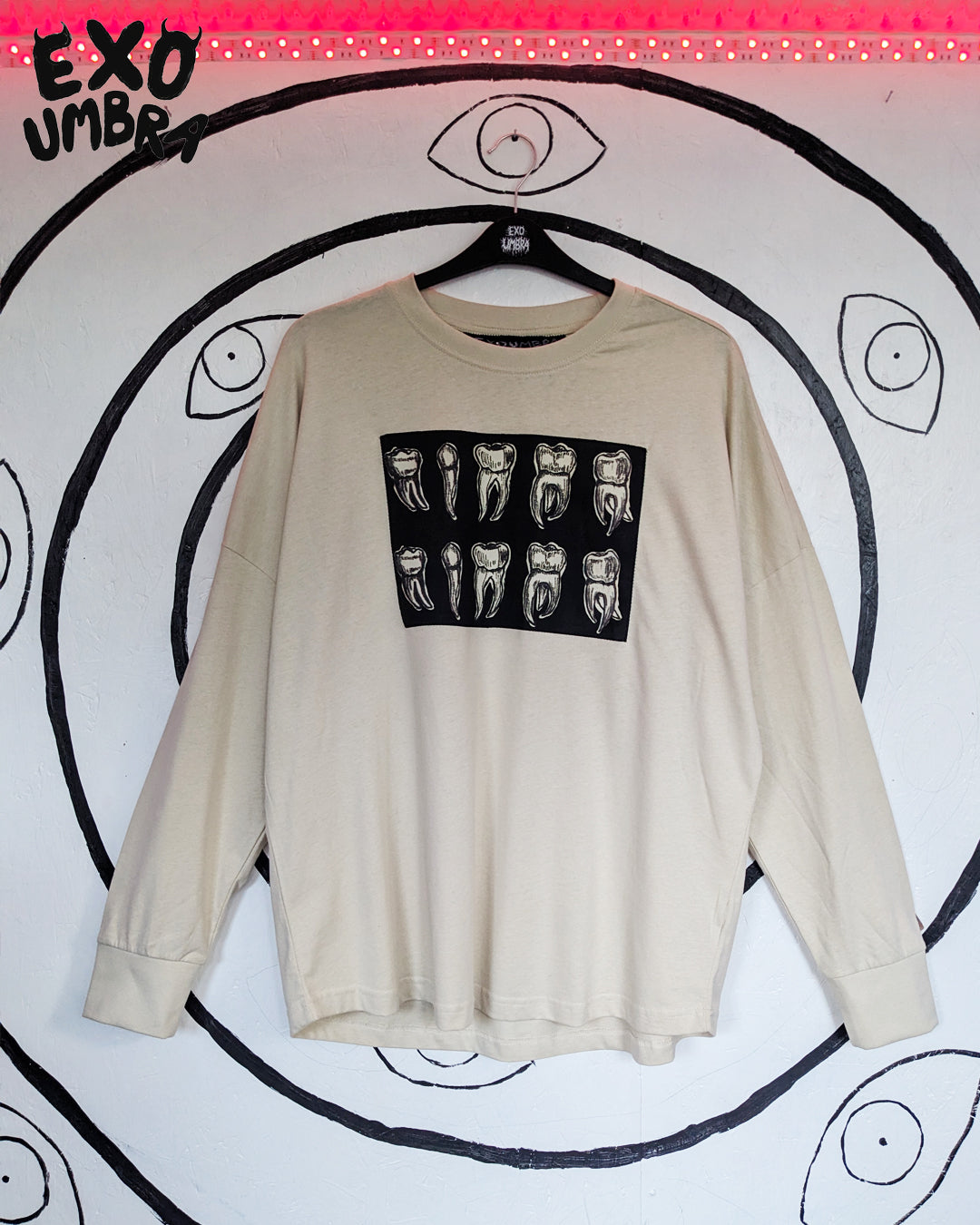 Toothy patch tee